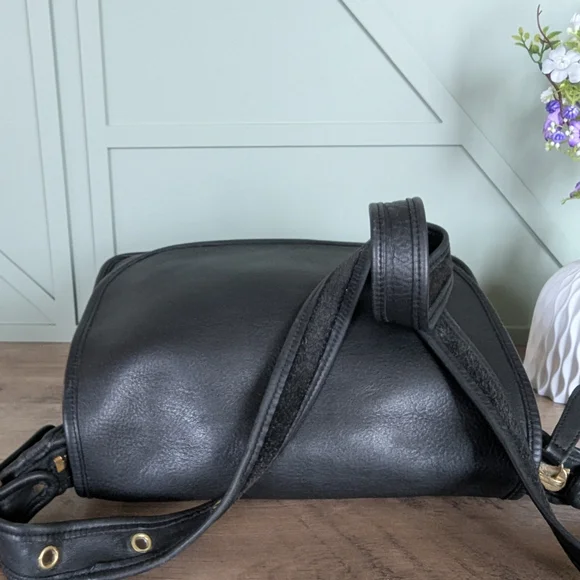 Vintage Coach Patricia's Legacy Bag (style number 9951). - Picture 7 of 11